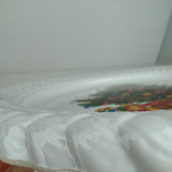 Vtg Plastic White Round Plate Basket Weave Edges Christmas Tree Imagery 11inches - Picture 11 of 14